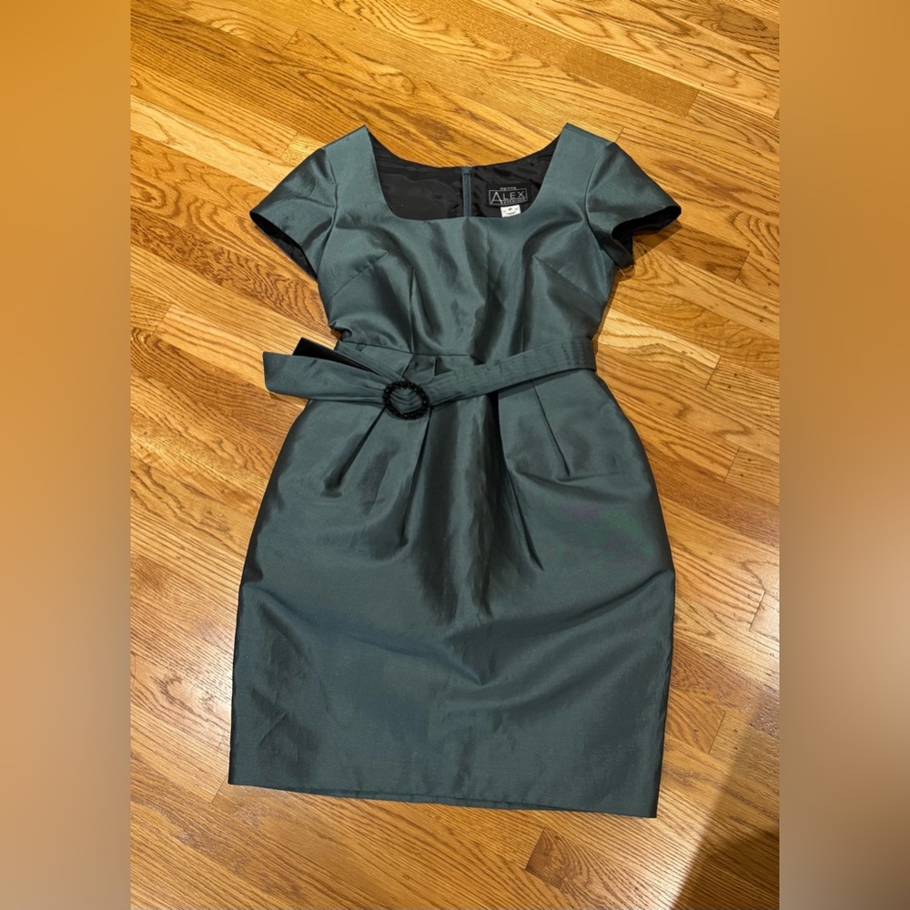 Alex Evenings Dark Green Belted Sheath Dress 8P Special Occasion Luxe